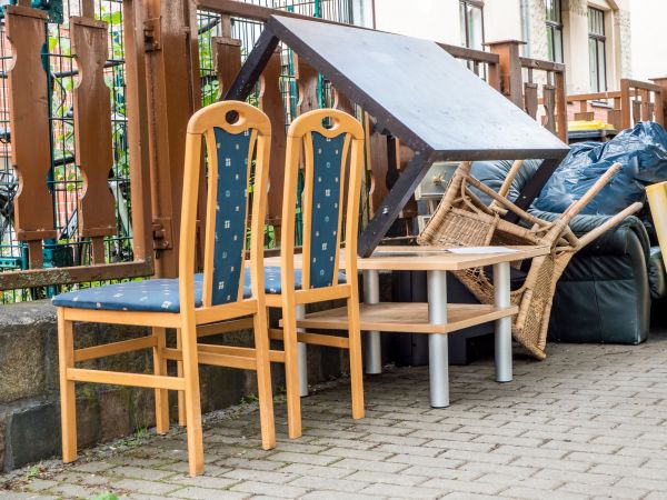 Table Disposal in Lake Stevens